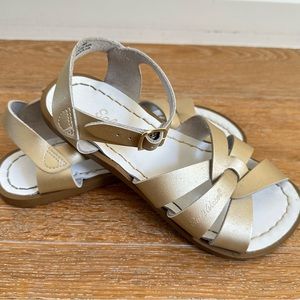 Salt Water sandals // champagne gold. EUC, worn once